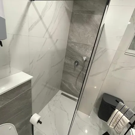 Iko Макарска